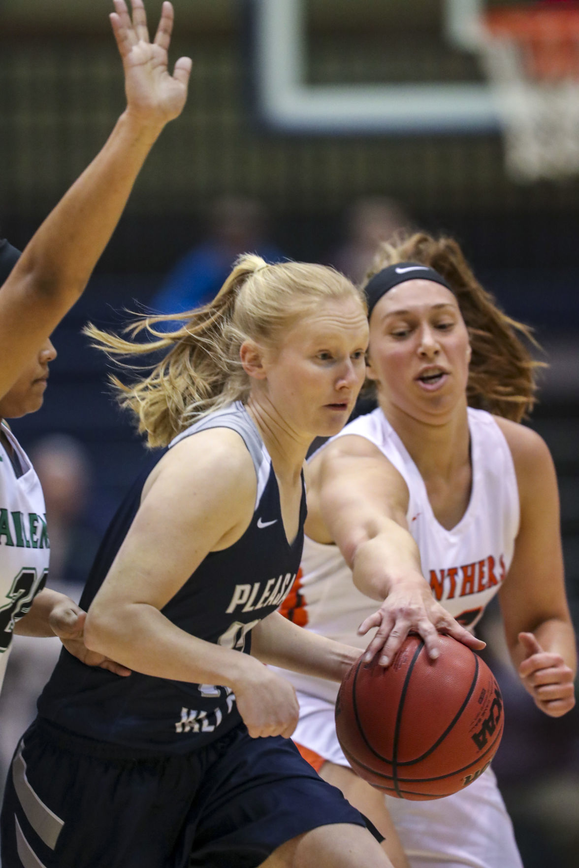 031819-qct-spt-seniorhoops-g005